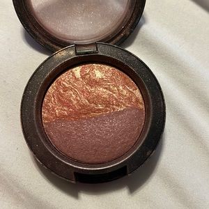 MAC cosmetics LE mineralize blush in Hot Planet